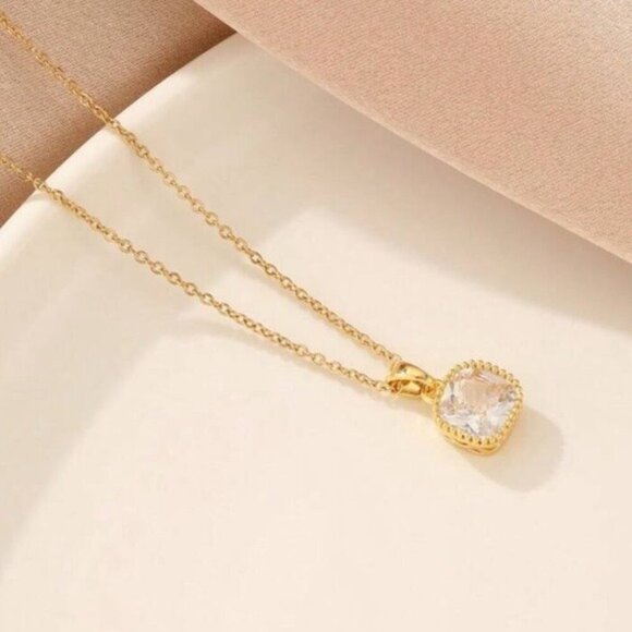 18k Gold Plated and White Teardrop Pendant Necklace Stainless Steel - Picture 3 of 3